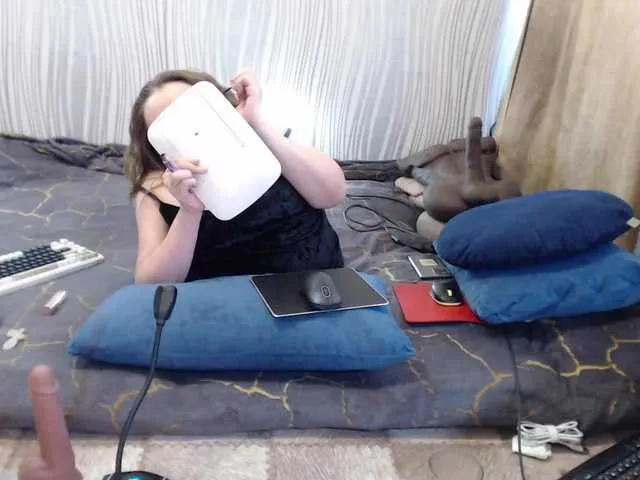 Live sex webcam photo for Julia-79 #290957393