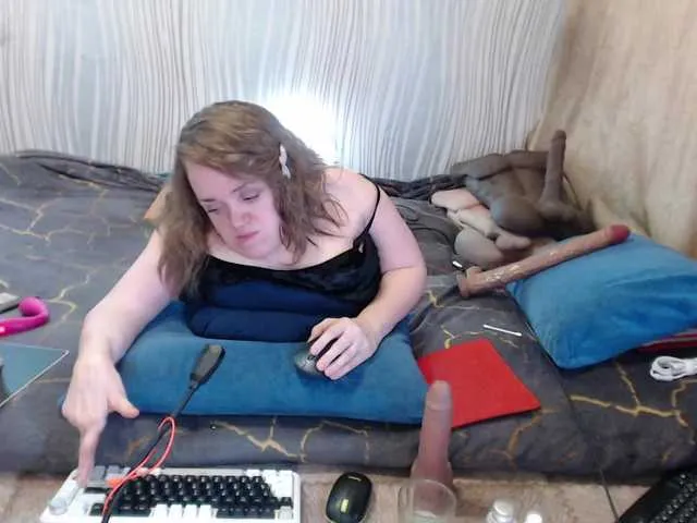 Live sex webcam photo for Julia-79 #290965356