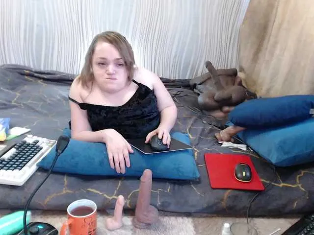 Live sex webcam photo for Julia-79 #290969695