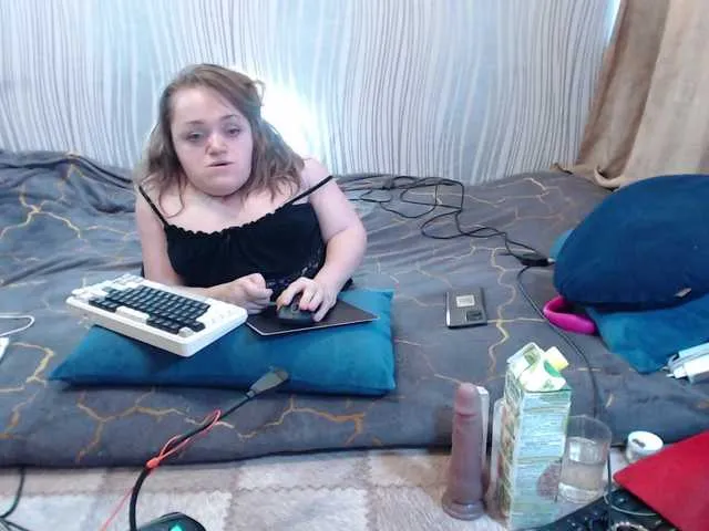 Live sex webcam photo for Julia-79 #291124641