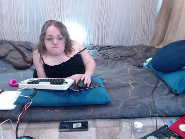 Live sex webcam photo for Julia-79 #291151174