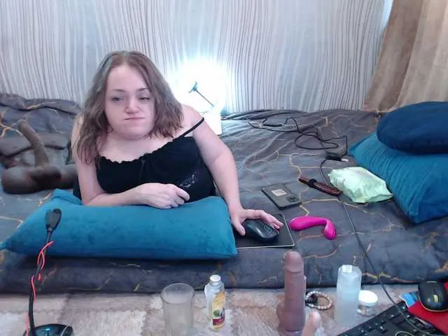 Live sex webcam photo for Julia-79 #291158764