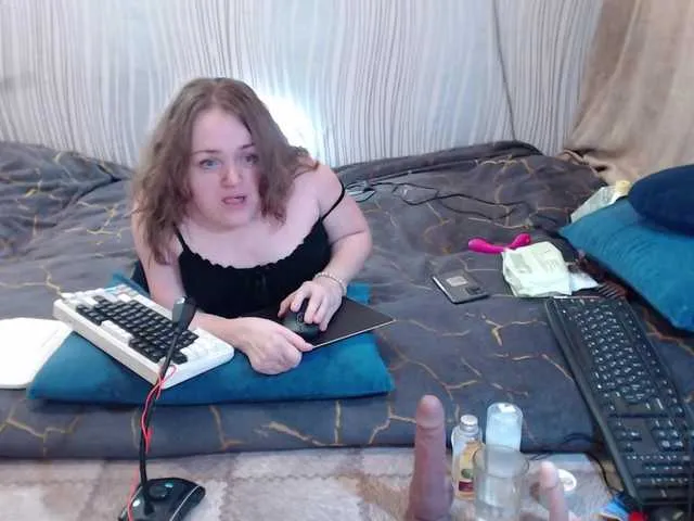 Live sex webcam photo for Julia-79 #291198734