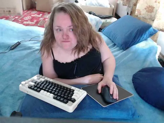 Live sex webcam photo for Julia-79 #291325365