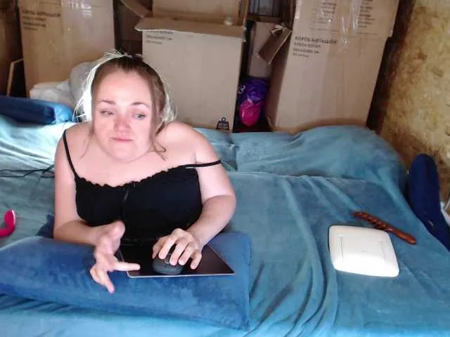 Live sex webcam photo for Julia-79 #291425182