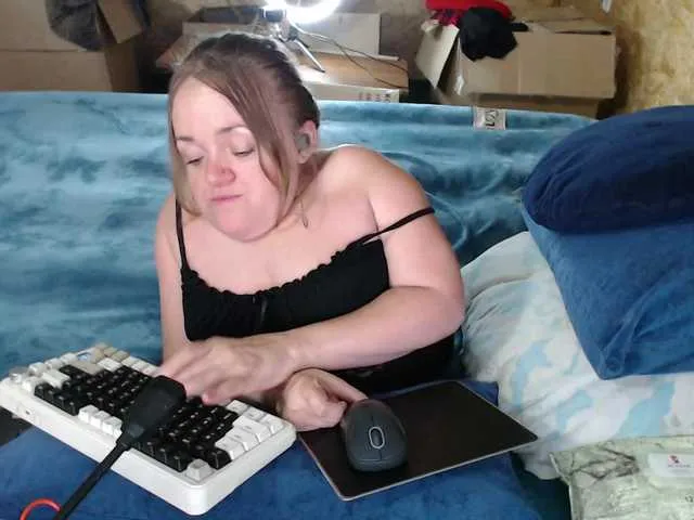 Live sex webcam photo for Julia-79 #291564516