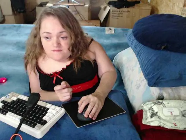 Live sex webcam photo for Julia-79 #291615910