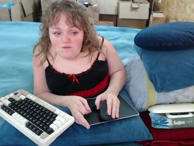 Live sex webcam photo for Julia-79 #291829636