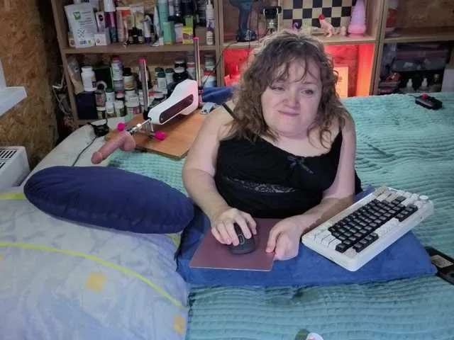 Live sex webcam photo for Julia-79 #292275919