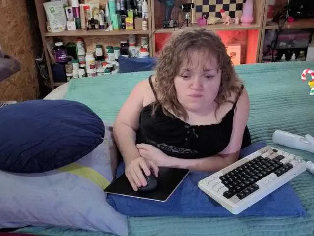 Live sex webcam photo for Julia-79 #292288684