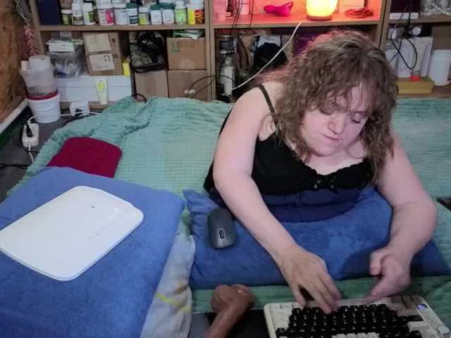 Live sex webcam photo for Julia-79 #292321847