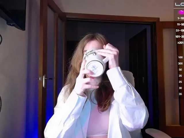 Live sex webcam photo for Julia44442 #275530195