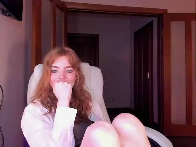 Live sex webcam photo for Julia44442 #275642299