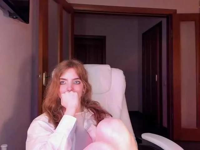 Live sex webcam photo for Julia44442 #275649914