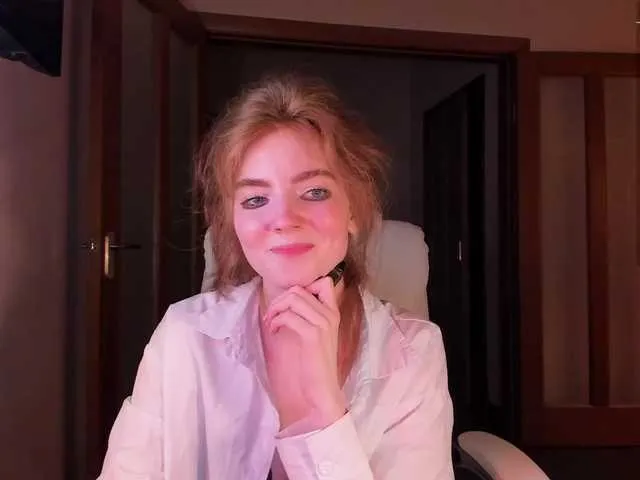 Live sex webcam photo for Julia44442 #275667104