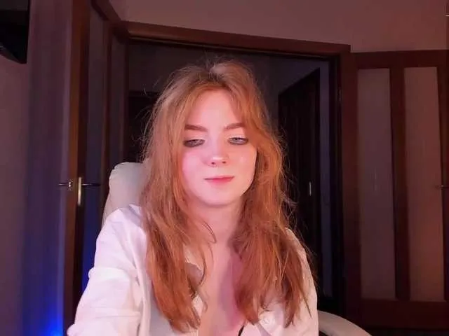 Live sex webcam photo for Julia44442 #275685790