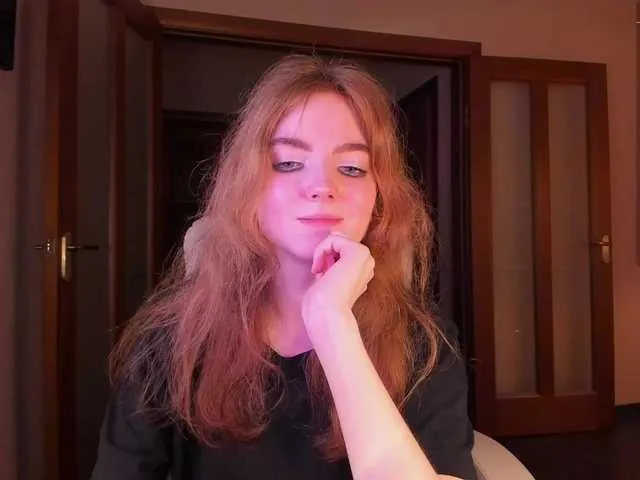 Live sex webcam photo for Julia44442 #275999755