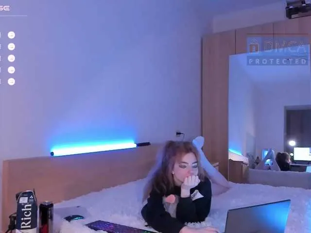 Live sex webcam photo for Julia44442 #276448440