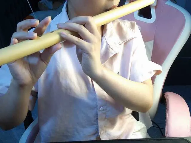 Live sex webcam photo for Julia98 #292354421