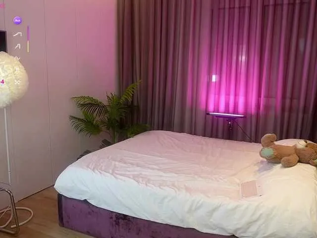 Live sex webcam photo for JuliaCarter #291250172