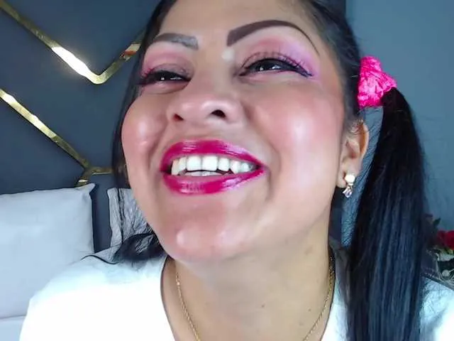 Live sex webcam photo for JuliaHaye #271811662