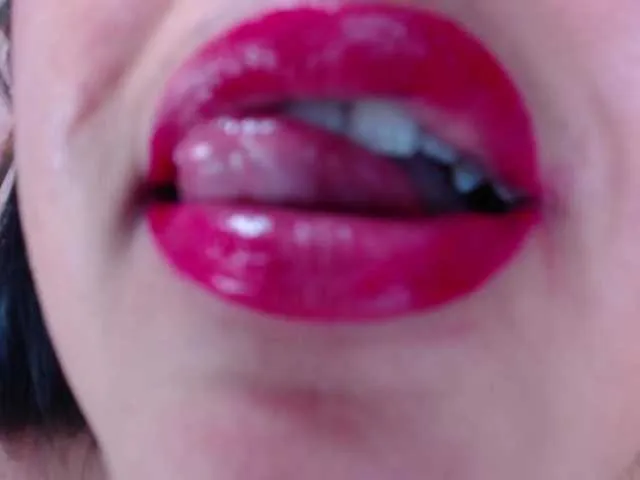 Live sex webcam photo for JuliaHaye #271881052