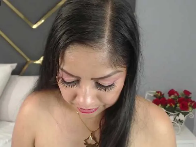 Live sex webcam photo for JuliaHaye #271905798