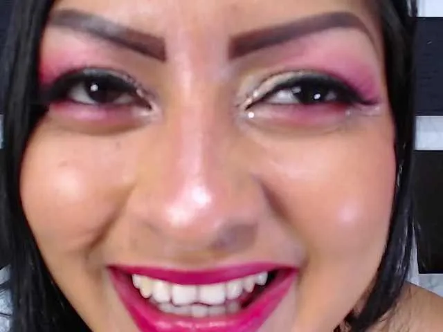 Live sex webcam photo for JuliaHaye #272130402