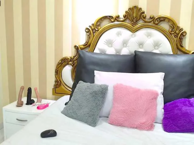 Live sex webcam photo for JuliaHaye #272577923