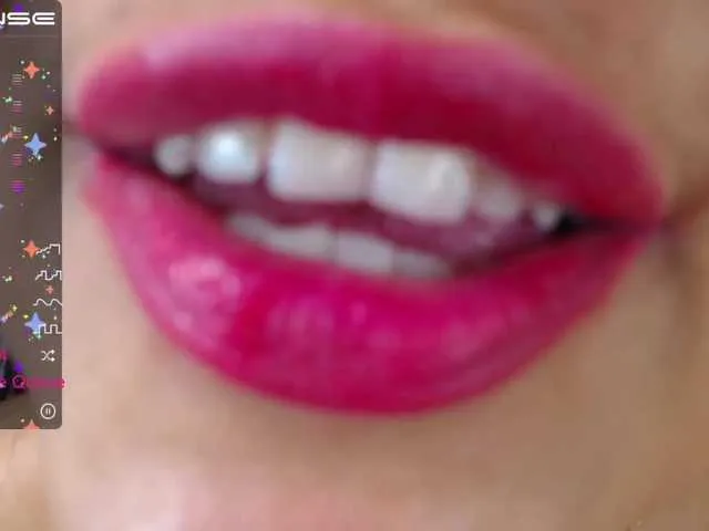 Live sex webcam photo for JuliaHaye #272593778