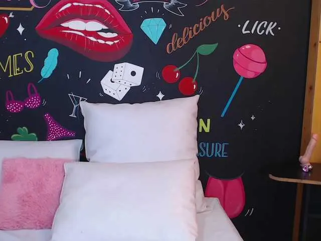 Live sex webcam photo for JuliaHaye #273489634