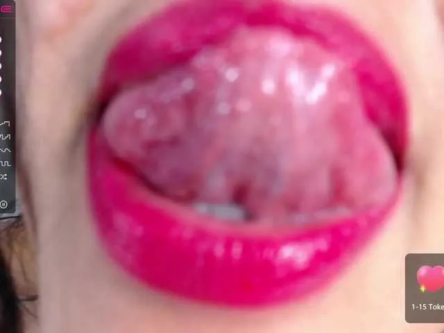 Live sex webcam photo for JuliaHaye #274007875