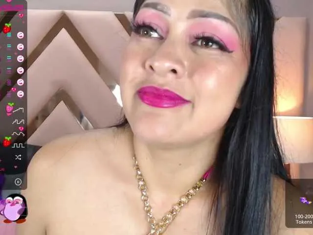 Live sex webcam photo for JuliaHaye #274082533