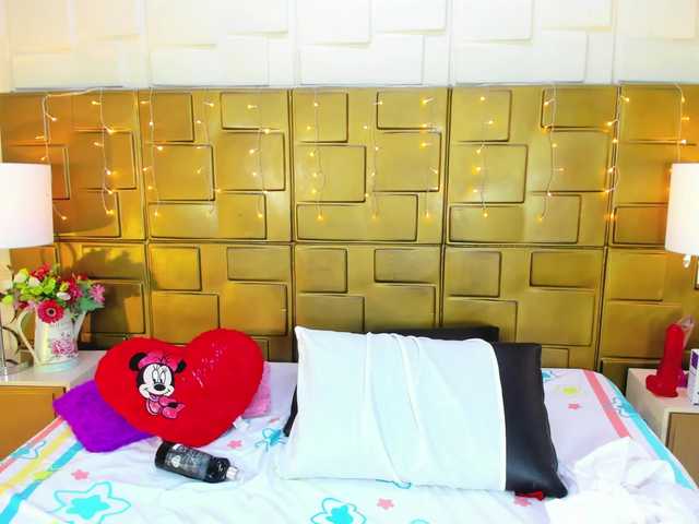 Live sex webcam photo for JuliaHaye #276093087