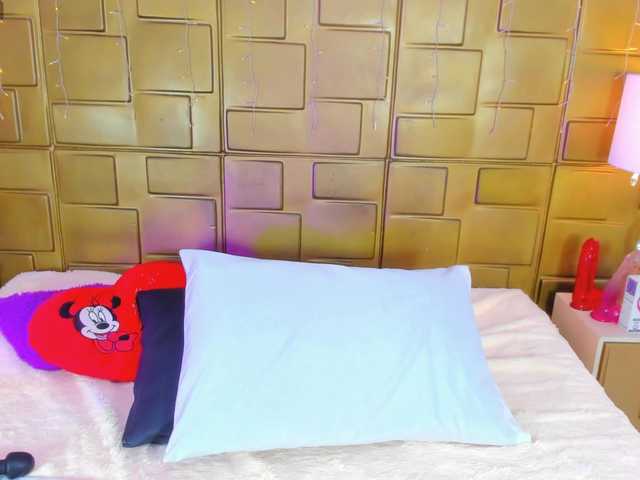 Live sex webcam photo for JuliaHaye #277057909