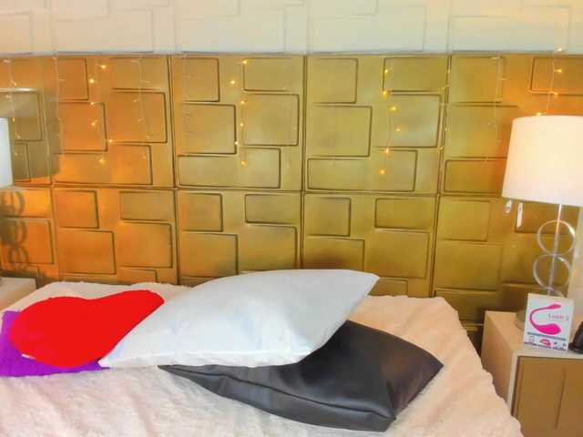 Live sex webcam photo for JuliaHaye #277152551