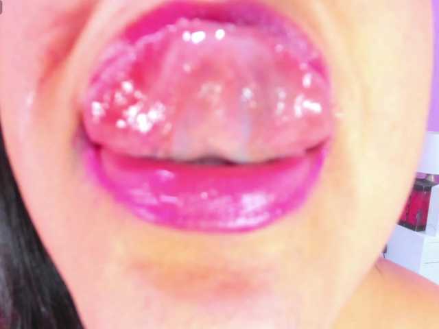 Live sex webcam photo for JuliaHaye #277220665