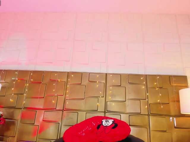 Live sex webcam photo for JuliaHaye #277708561