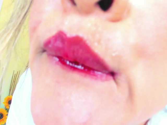 Live sex webcam photo for JuliaHaye #290234280