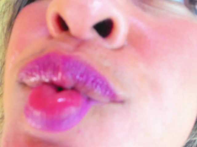 Live sex webcam photo for JuliaHaye #290398814