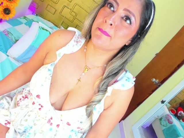 Live sex webcam photo for JuliaHaye #290748486