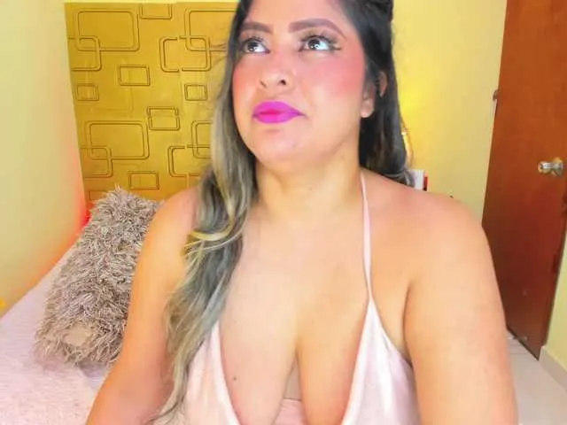 Live sex webcam photo for JuliaHaye #291369272