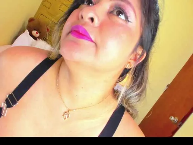 Live sex webcam photo for JuliaHaye #291971780