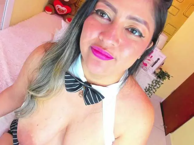 Live sex webcam photo for JuliaHaye #292147965