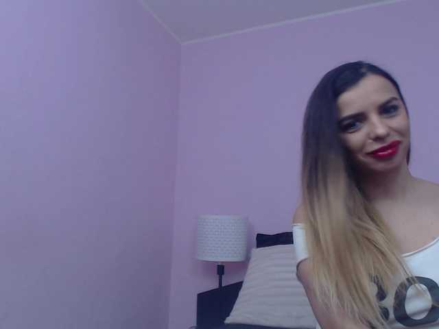 Live sex webcam photo for JuliaHayes90 #273371985