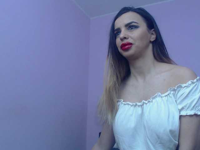 Live sex webcam photo for JuliaHayes90 #273429406