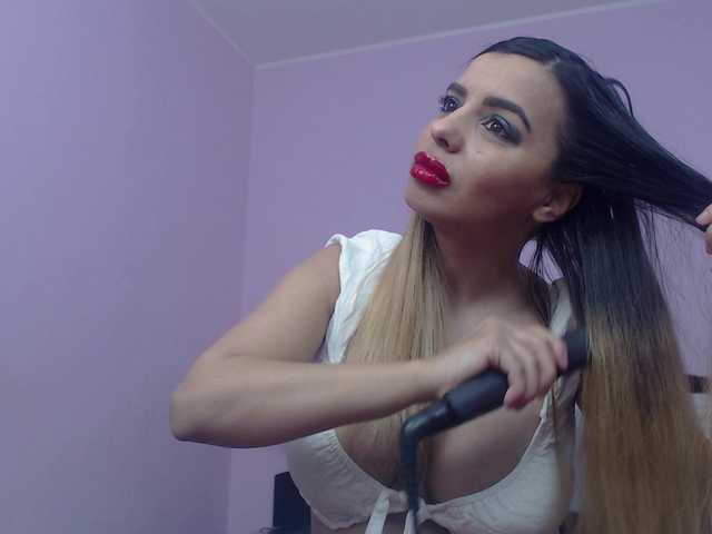 Live sex webcam photo for JuliaHayes90 #273439637