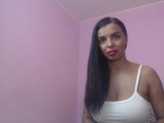 Live sex webcam photo for JuliaHayes90 #274026415