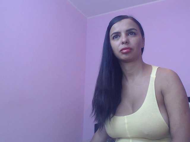 Live sex webcam photo for JuliaHayes90 #274034853
