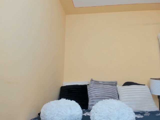 Live sex webcam photo for JuliaHayes90 #277458824